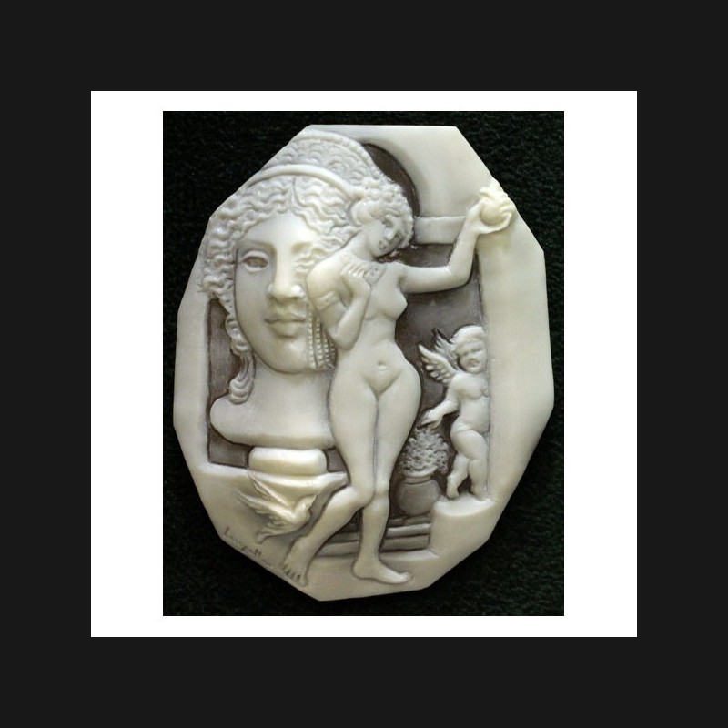 "Venus Domina" Cameo