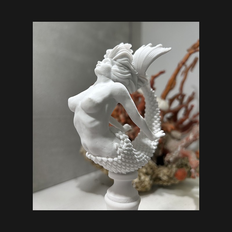 ''The Siren of Sorrento''Statute