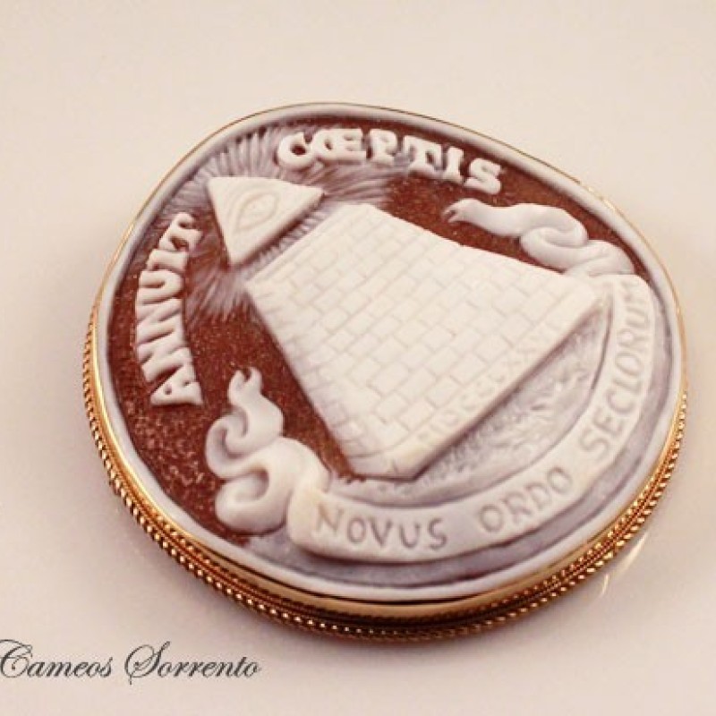 "Novus Ordo Seclorum" Cameo