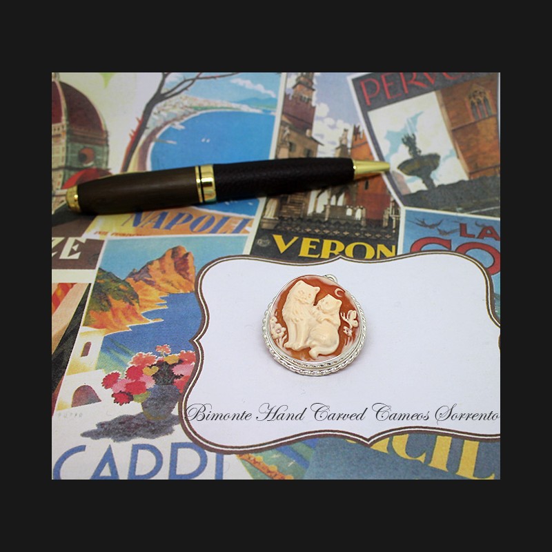 ''Gattini'' Cameo Pendant