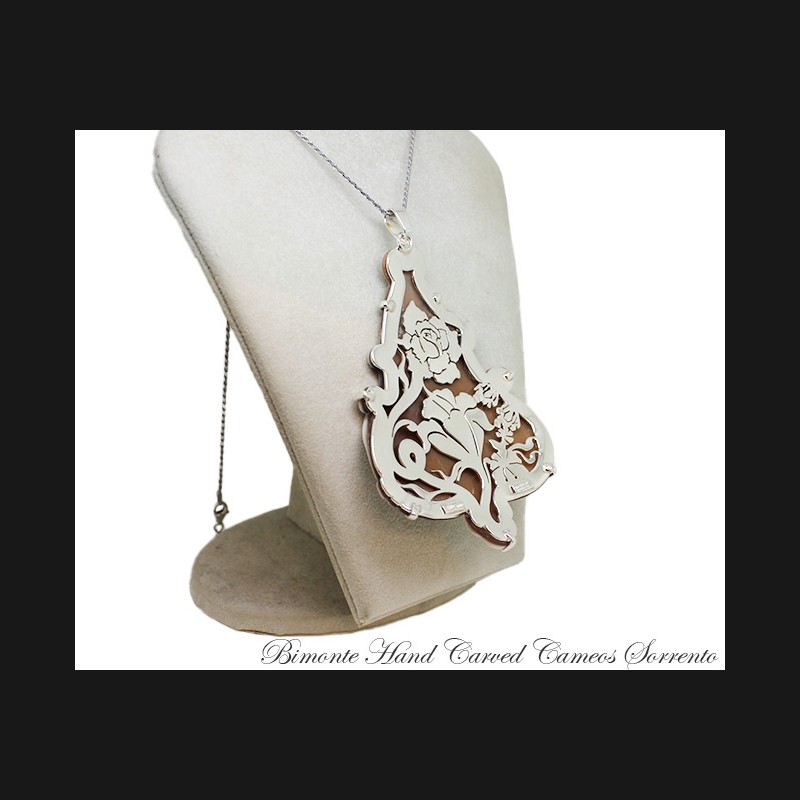 ''Natura'' Cameo Necklace