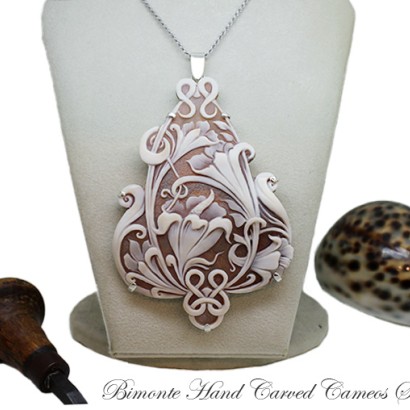 ''Natura'' Cameo Necklace