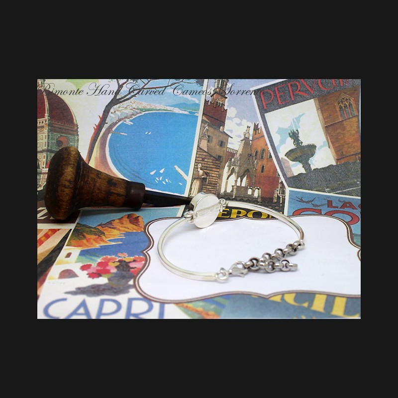 ''Hummingbird'' Cameo Bracelet