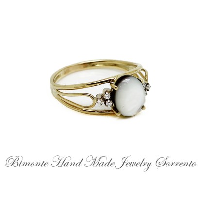 "Sissi" White Mother of Pearl Ring