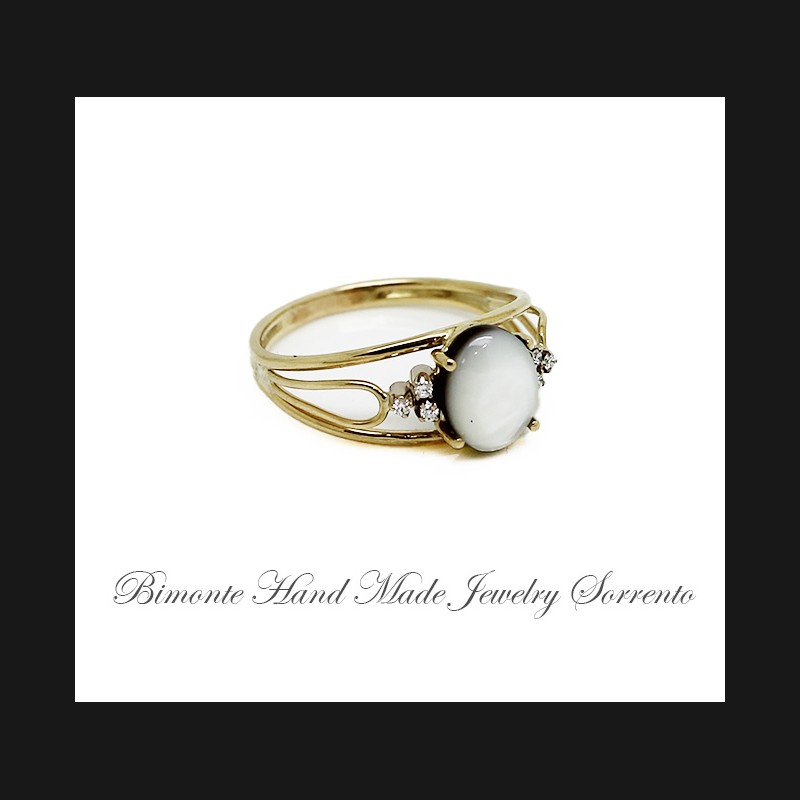 "Sissi" White Mother of Pearl Ring