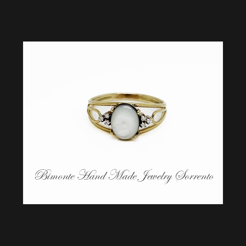 "Sissi" White Mother of Pearl Ring
