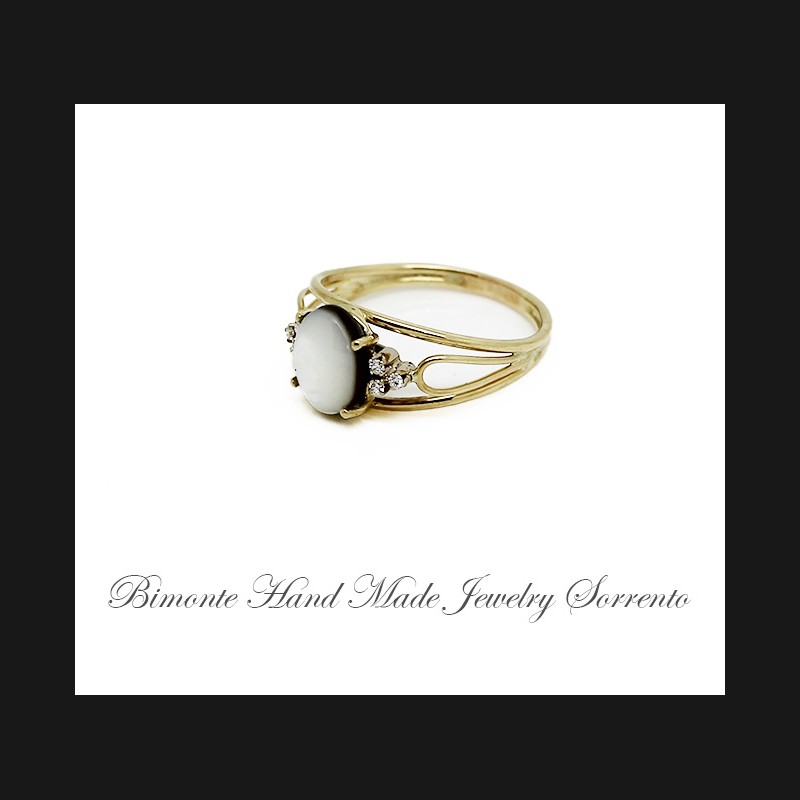 "Sissi" White Mother of Pearl Ring