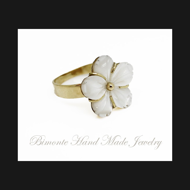 "Fiore Bianco" Mother of Pearl Ring