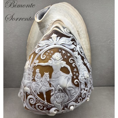 "SnowWhite" Cameo Shell Art Piece