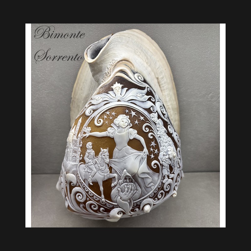 "SnowWhite" Cameo Shell Art Piece