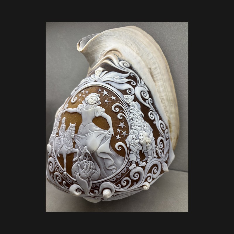"SnowWhite" Cameo Shell Art Piece