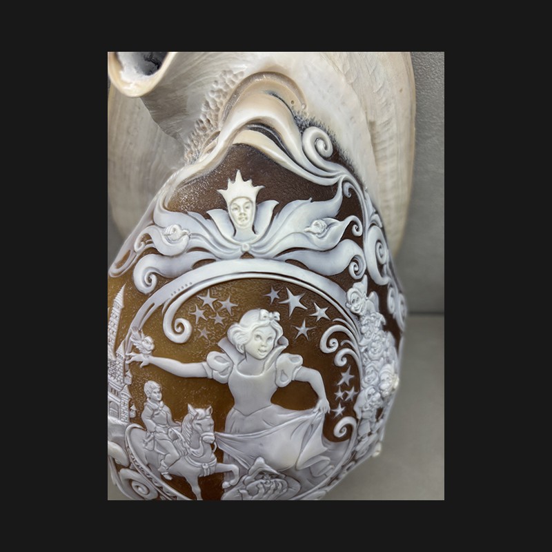 "SnowWhite" Cameo Shell Art Piece