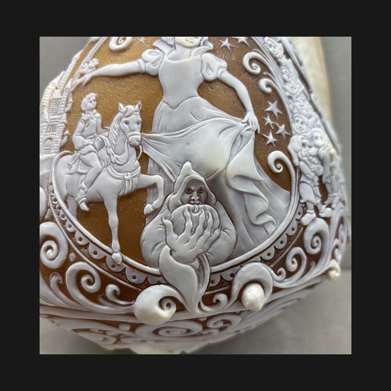 "SnowWhite" Cameo Shell Art Piece