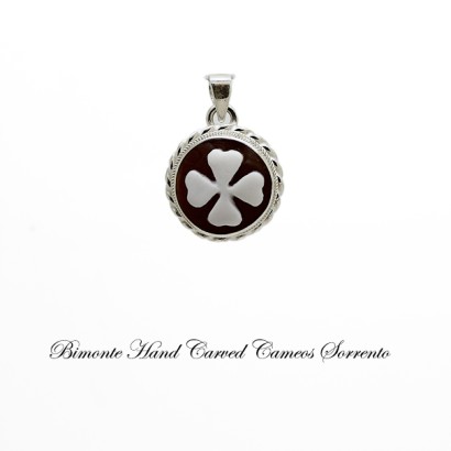 "Flour Leaf Clover" Cameo Pendant