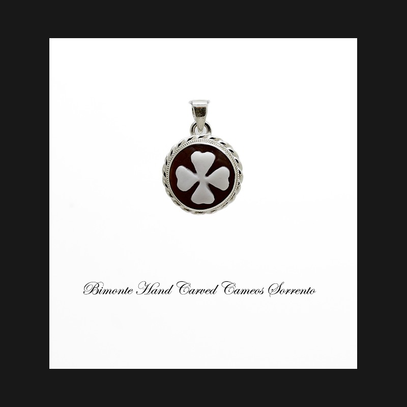 "Flour Leaf Clover" Cameo Pendant