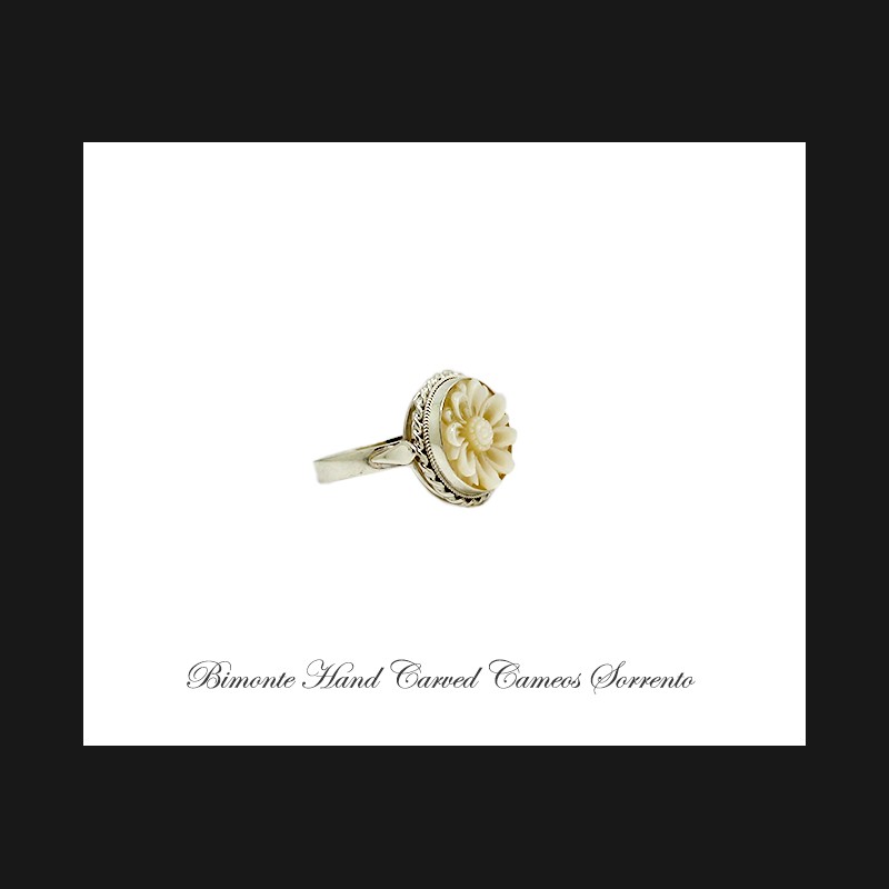 ''Bright Daisy'' Cameo Ring