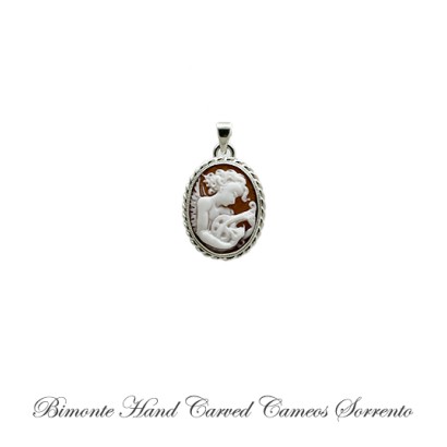 ''Musica'' Cameo Pendant