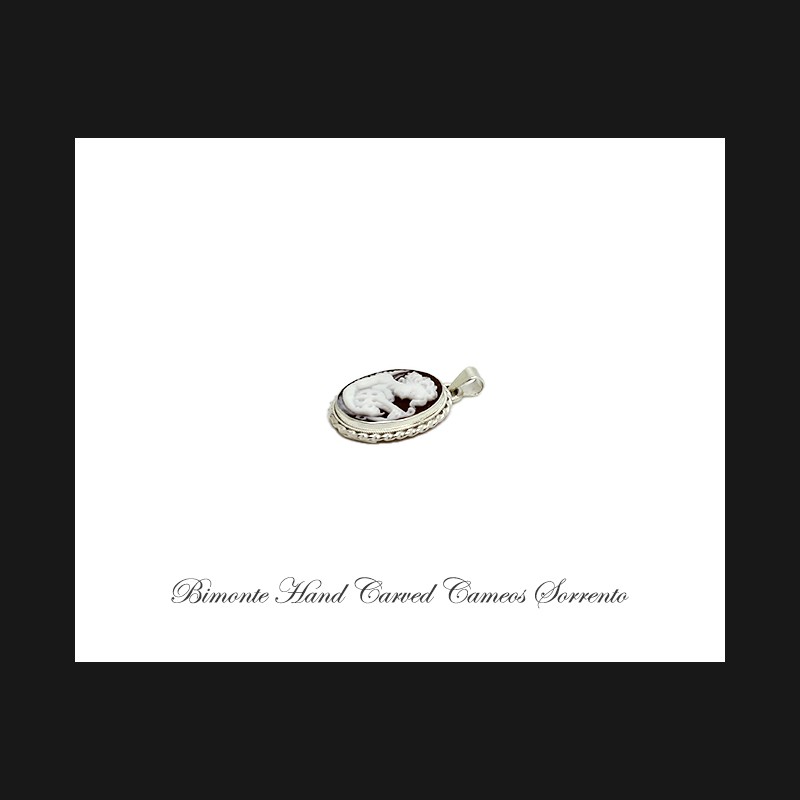 ''Musica'' Cameo Pendant