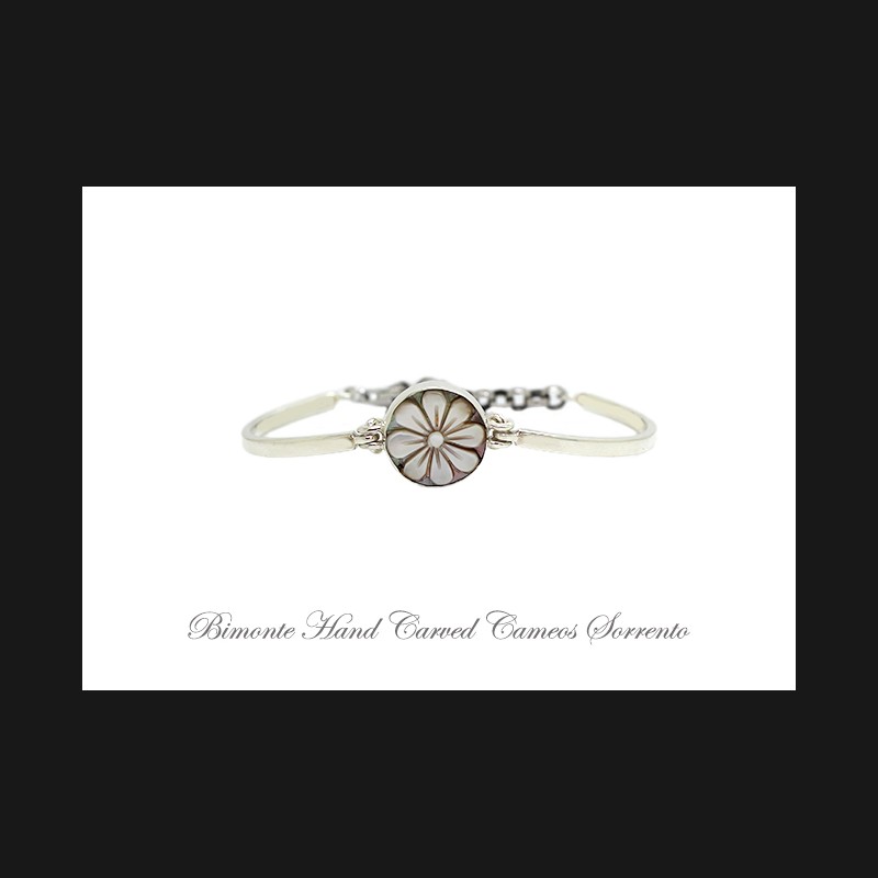 ''Bright Daisy'' Cameo Bracelet