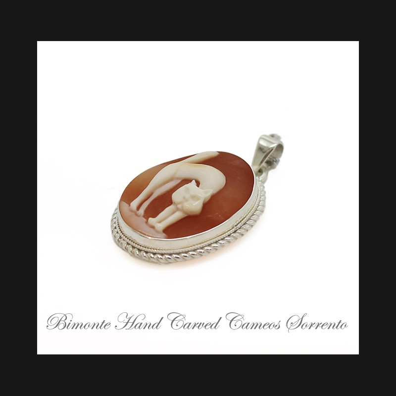 "C'era una Volta una Gatta" Cameo Pendant