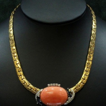 "Magnifica" Coral Necklace